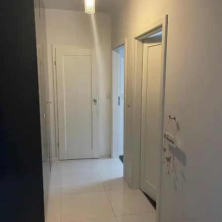 House4you Apartament Sakura Airport Chopin Apartment