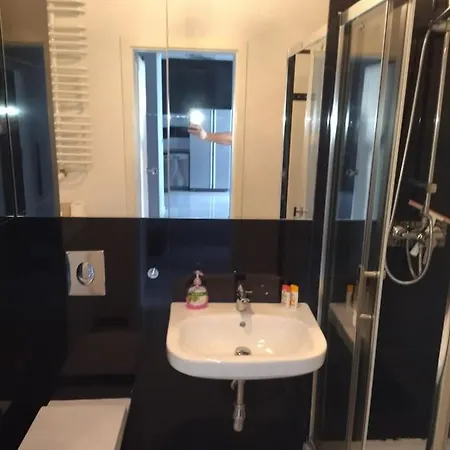 Apartment House4you Apartament Sakura Airport Chopin *
